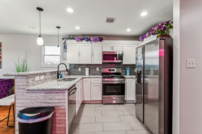 Building Photo - 2331 Feliciana St