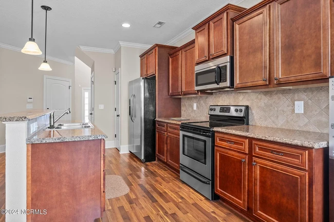 Kitchen - 1924 Leighton Dr