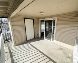 UPSTAIRS DECK 62 - Ivy Club Apartments