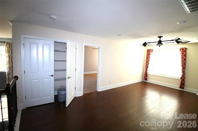 Building Photo - 113 Bay Shore Dr
