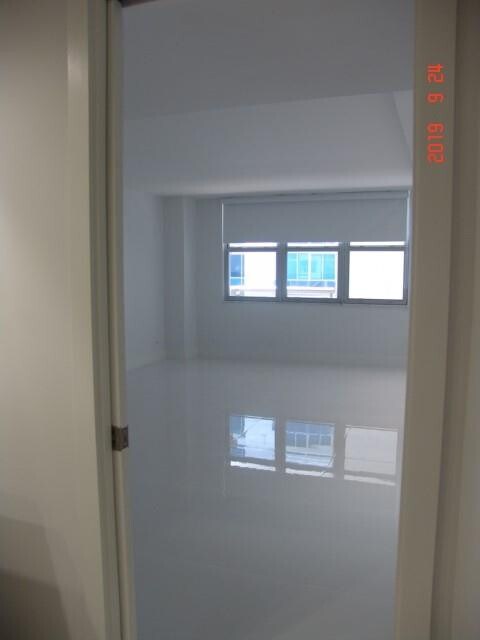 Building Photo - 6039 Collins Ave