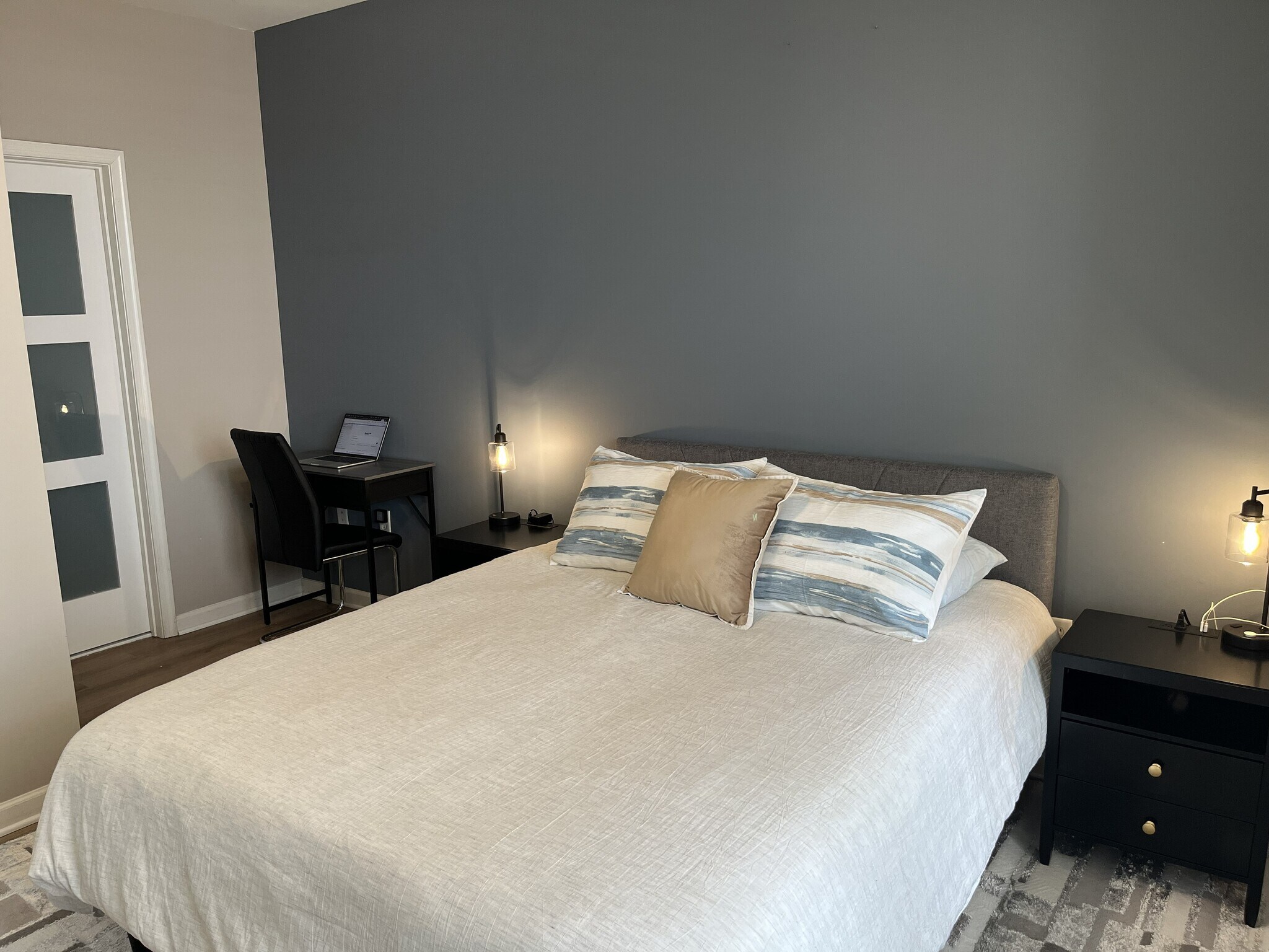 Building Photo - 27 Booth St