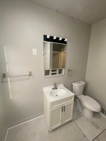 Building Photo - 2708 N 40th St