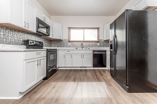 Building Photo - Single Family Home