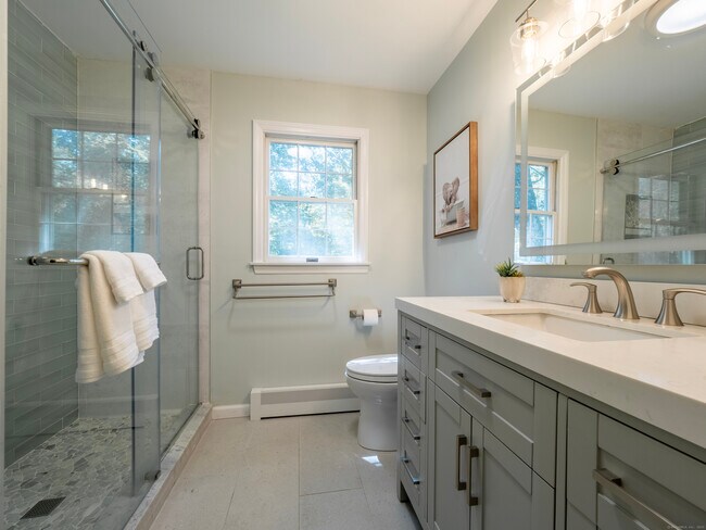 Building Photo - 31 Carriage House Dr