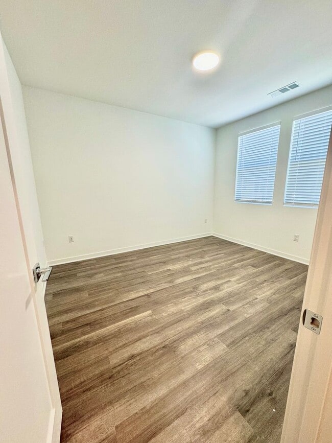 Building Photo - Modern 3B/3B Townhome in Covina