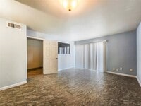 Building Photo - 2820 S Bartell Dr