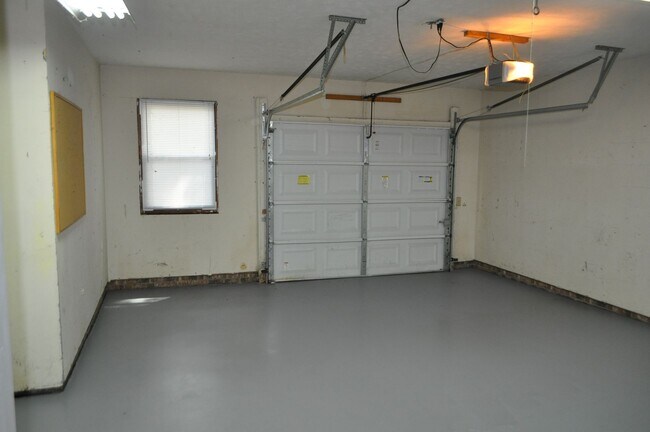 Building Photo - For Rent - 3 bedroom Close to Ft Bragg