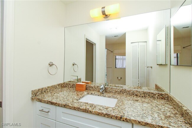 Building Photo - 60 Emerald Woods Dr