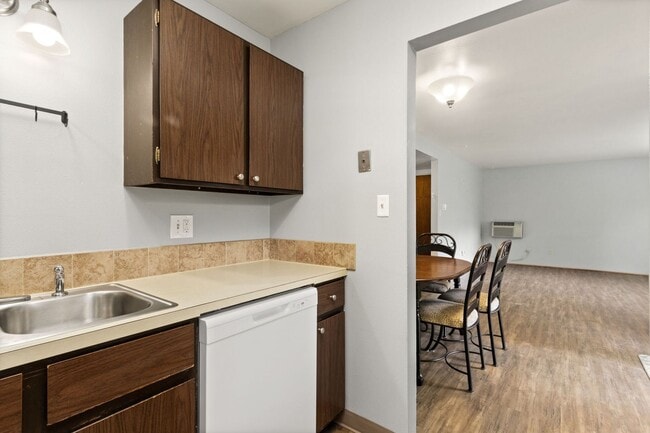 Building Photo - $250 OFF FIRST MONTHS RENT: 2 Bedroom, 1 Bathroom Apartment, trash, water, and hot water heat inc...