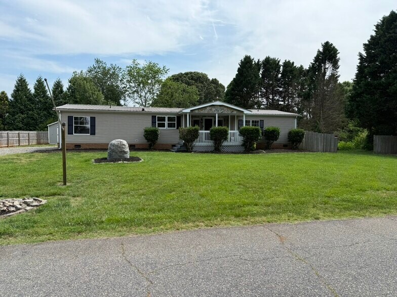 House Front - 1489 Kelley Ct