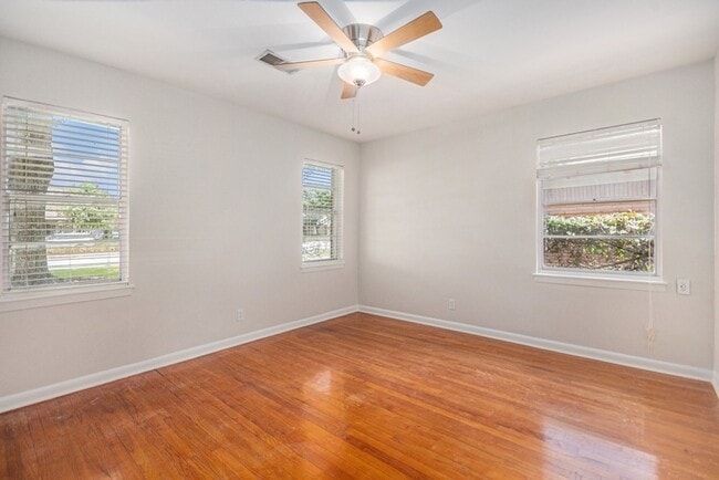 Building Photo - 12847 Memorial Dr