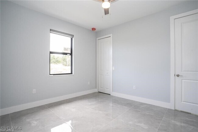 Building Photo - 347 SW 24th Pl