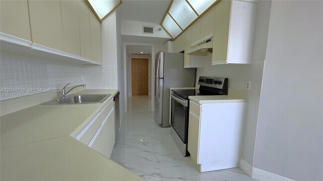 Building Photo - 3610 Yacht Club Dr