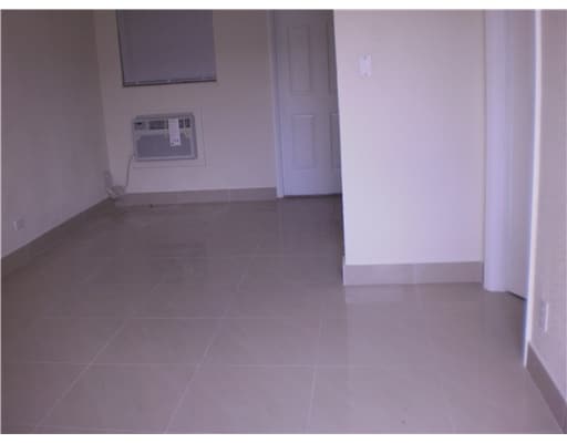 Building Photo - 133 SW 5th Ct