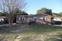 Building Photo - Available 8/28 – Updated Gulf Breeze 3BR w...
