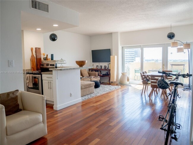 Building Photo - 880 NE 69th St