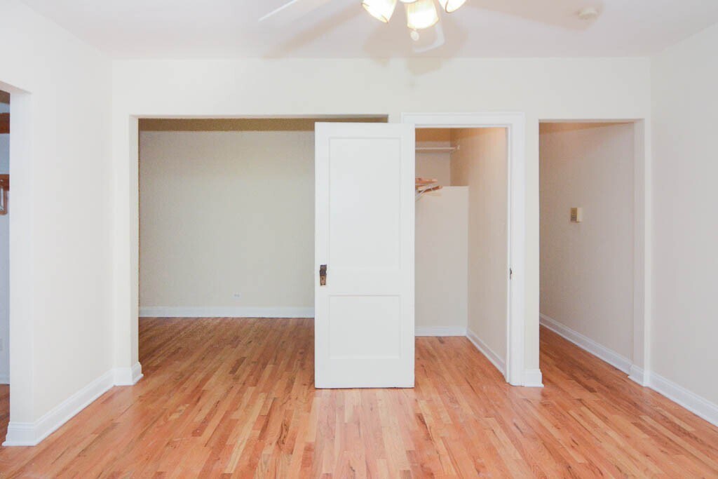 Building Photo - 545 W Wellington Ave