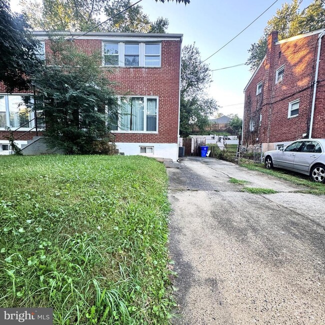Building Photo - 12114 Dalewood Dr