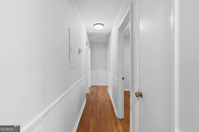 Building Photo - 2815 Carolyn Dr