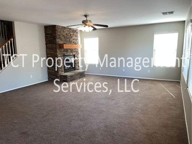 Building Photo - Large Home in Pecan Creek South