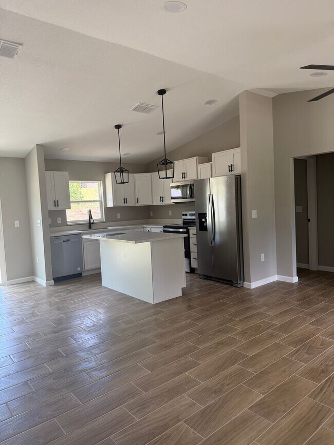 Building Photo - 277 Oak Ln Cir