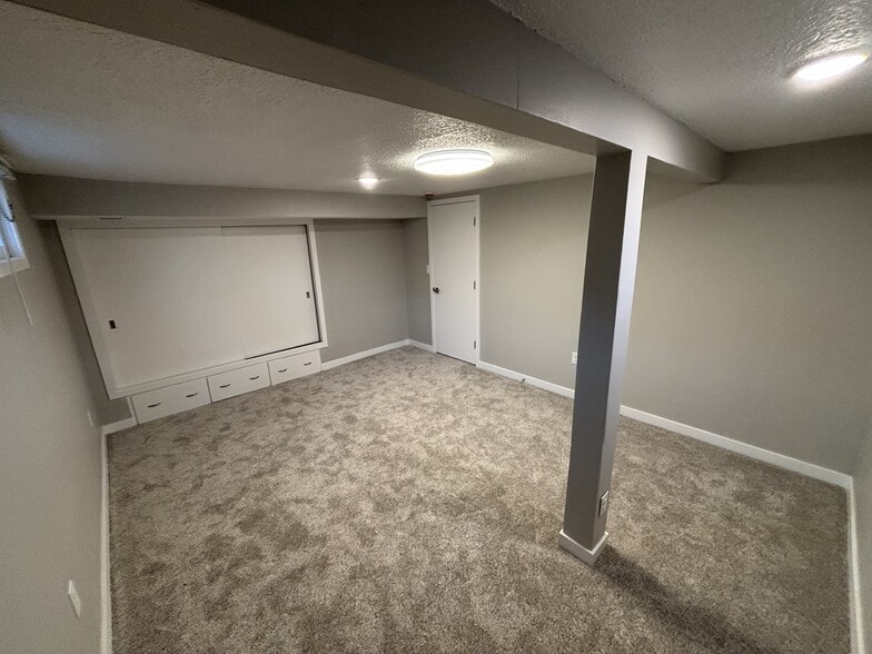 Building Photo - 69 Toponce Dr