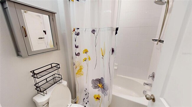 Building Photo - 17034 Yellow Pine St