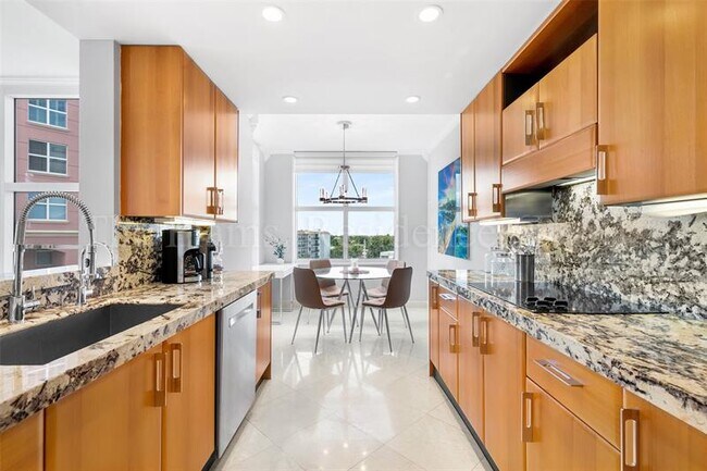 Building Photo - 2110 N Ocean Blvd