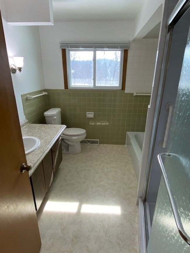 Building Photo - 10301-10303 W Fisher Parkway