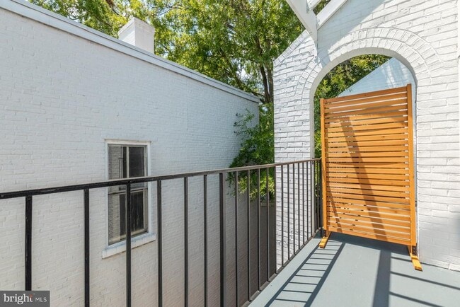 Building Photo - 207 S Patrick St