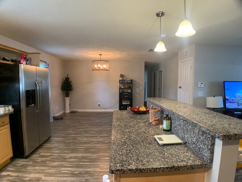 Dining Area - 205 Evergreen Dr