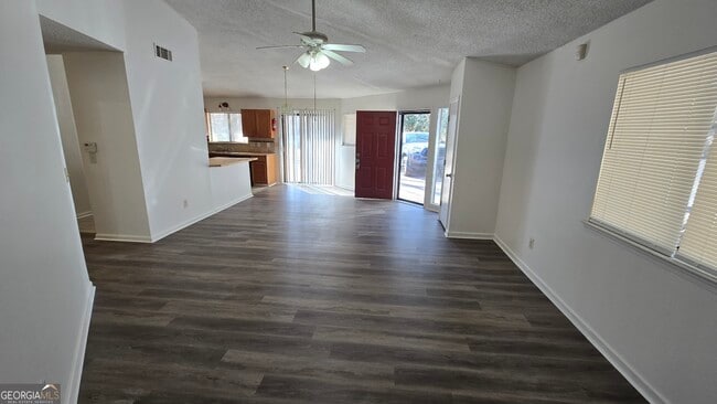 Building Photo - 209 Hillcrest Dr