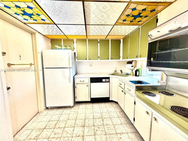 Building Photo - 1410 S Ocean Dr