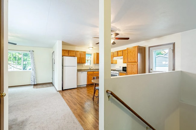 Building Photo - 1139 W Hawes Ave