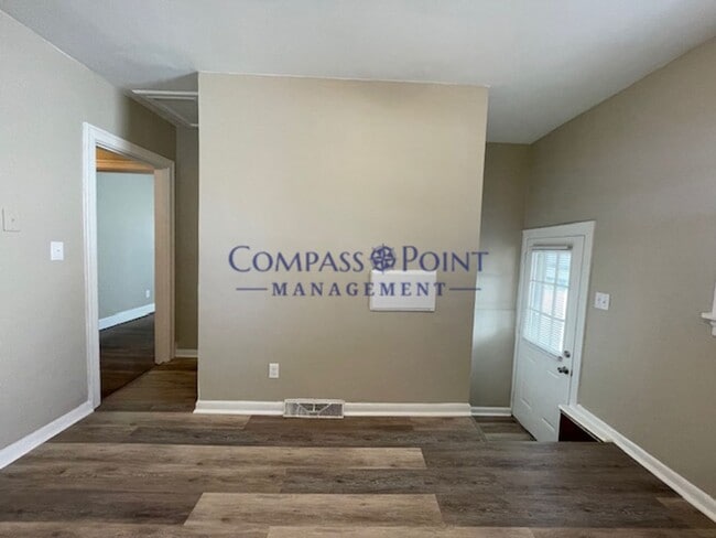 Building Photo - Newly Renovated Just For You! First Month'...