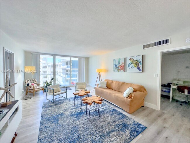 Building Photo - 2030 S Ocean Dr