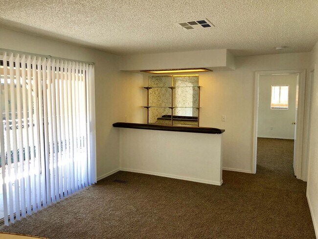 Building Photo - Spacious 2 Bedroom 2 Bath Home near River!