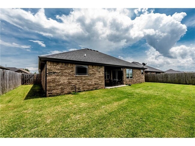Building Photo - Fabulous Home & Location!