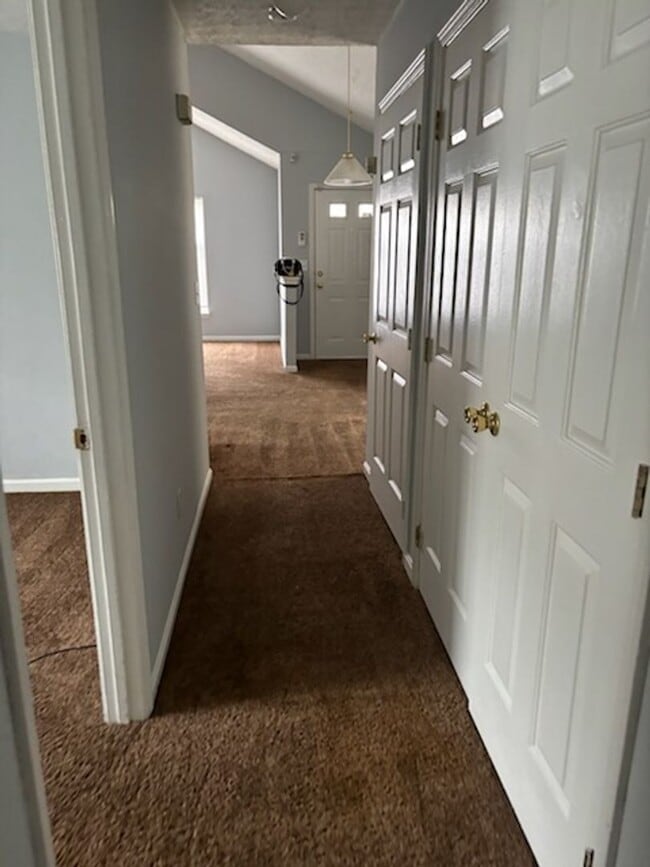 Building Photo - RH - 2512