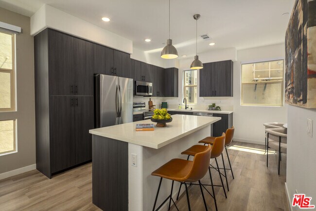 Building Photo - 1805 W Bankside Wy