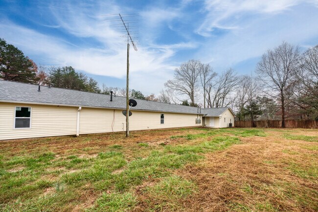 Building Photo - 5494 Saddle Club Rd