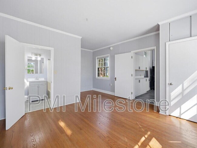 Building Photo - 323 N Potomac St
