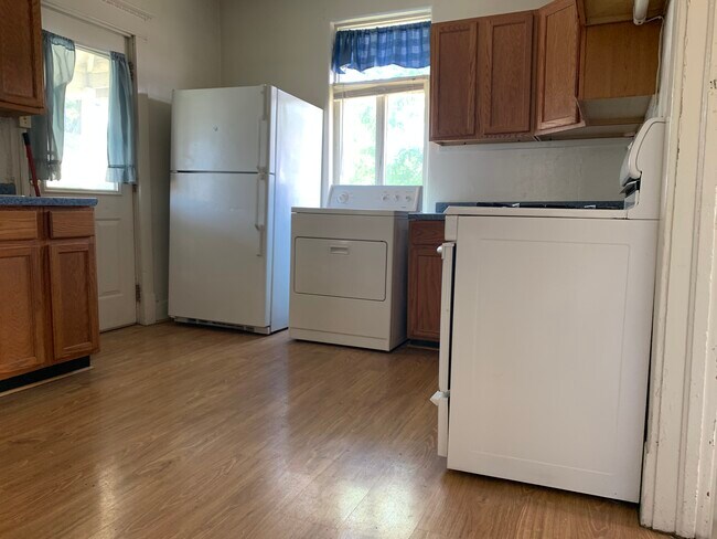 Building Photo - 1302 4th St