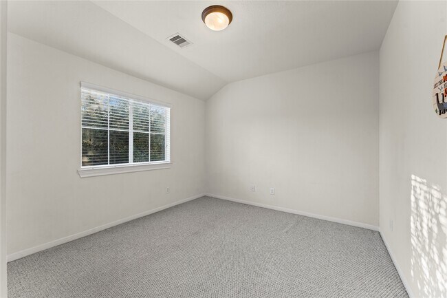 Building Photo - 3202 Clearview Cir