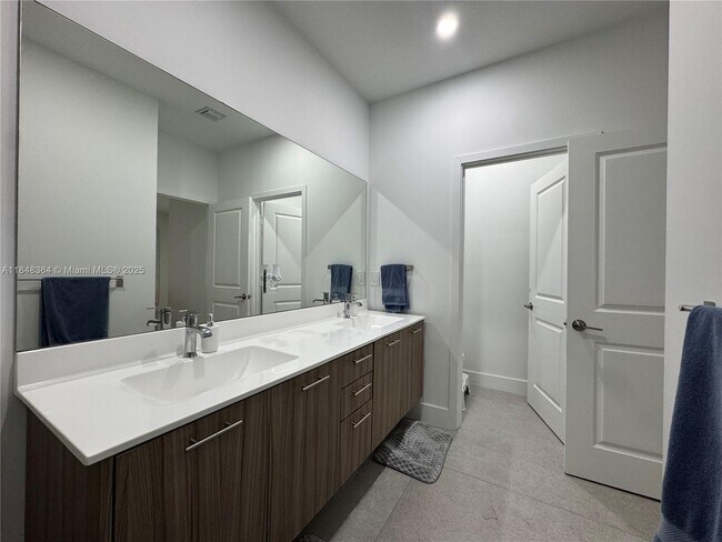 Building Photo - 4516 NW 83rd Path