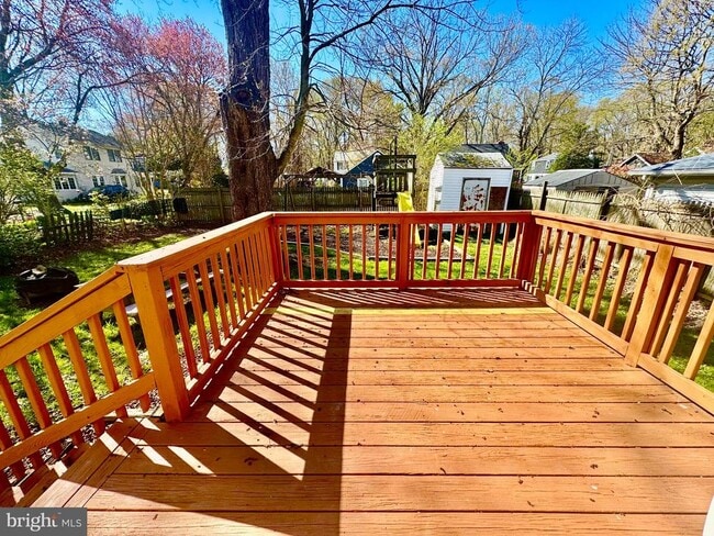 Building Photo - 1193 Maple Ave