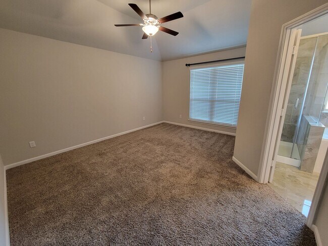 Building Photo - Bryan - 3 bedroom / 2 bath / 2 car garage house with fenced in back yard.