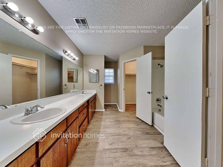Building Photo - 6403 Walnut Springs Dr