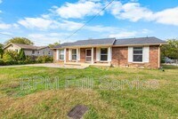 Building Photo - 465 Clearwater Dr